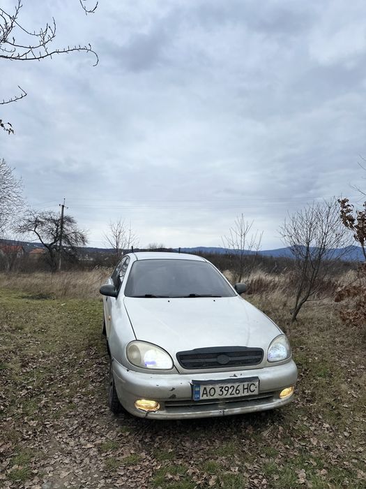 Део ланос 1.5 максимальна комплектація