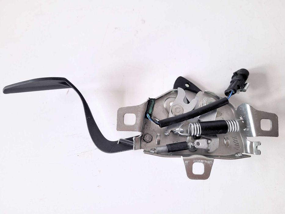 Maserati GRANTURISMO, GRANCABRIO [07-19] - zamek maski - NOWY