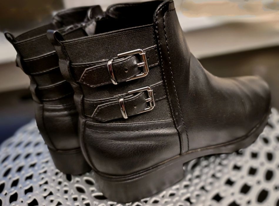 Botki czarne płaskie damskie Graceland z paseczkami