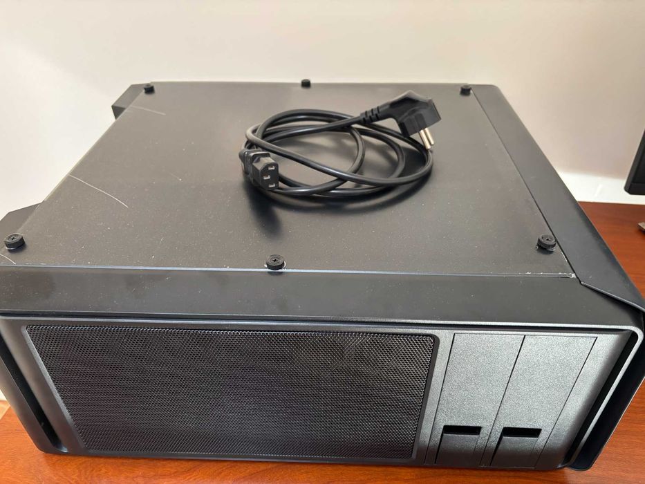 Gabinete PC com fonte de alimentação e ventoinhas