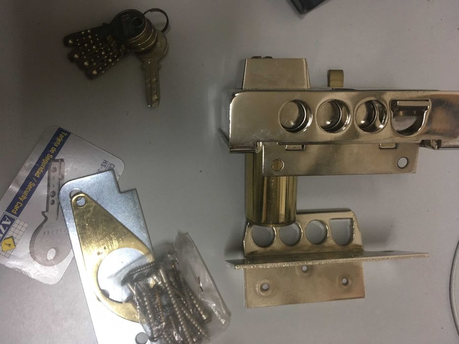 Fechadura de Alta Segurança AZBE 8-HS3 direita