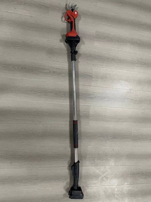 Haste telescópica / Motosserra lubrificação 
Tesoura a Bateria / 4,6,8