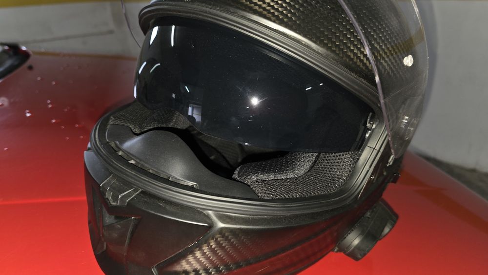 Capacete em carbono tamanho M