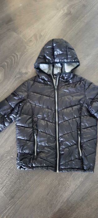 Kurtka czarna pikowana chlopiec 140