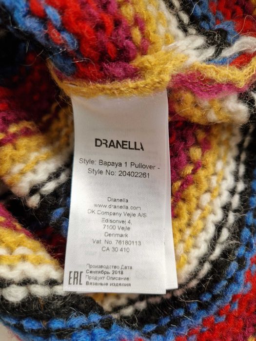 Kolorowy sweter marki Dranella