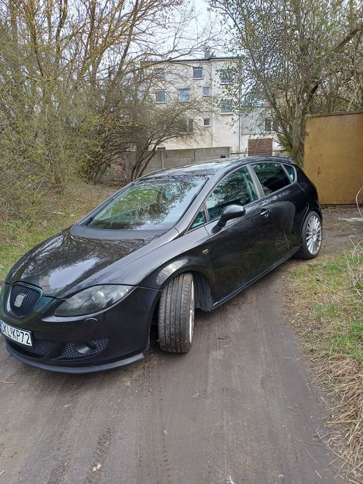 Czarny seat leon