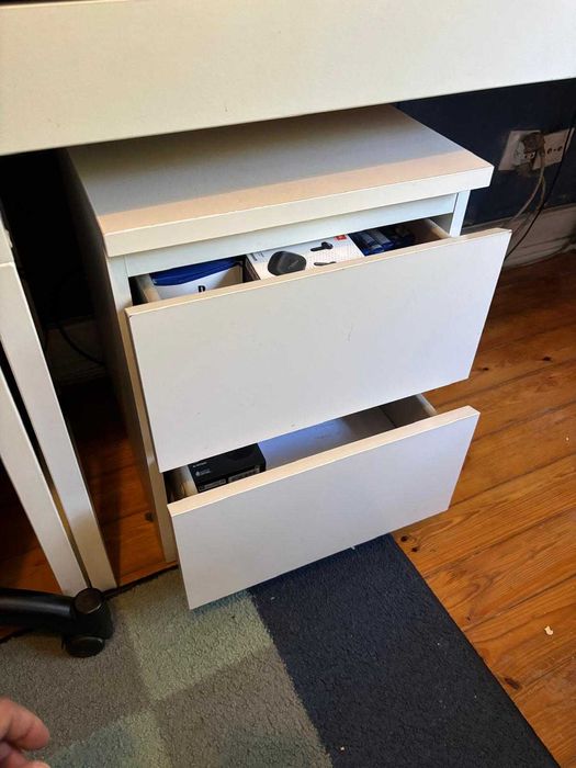 Secretária de quarto jovem