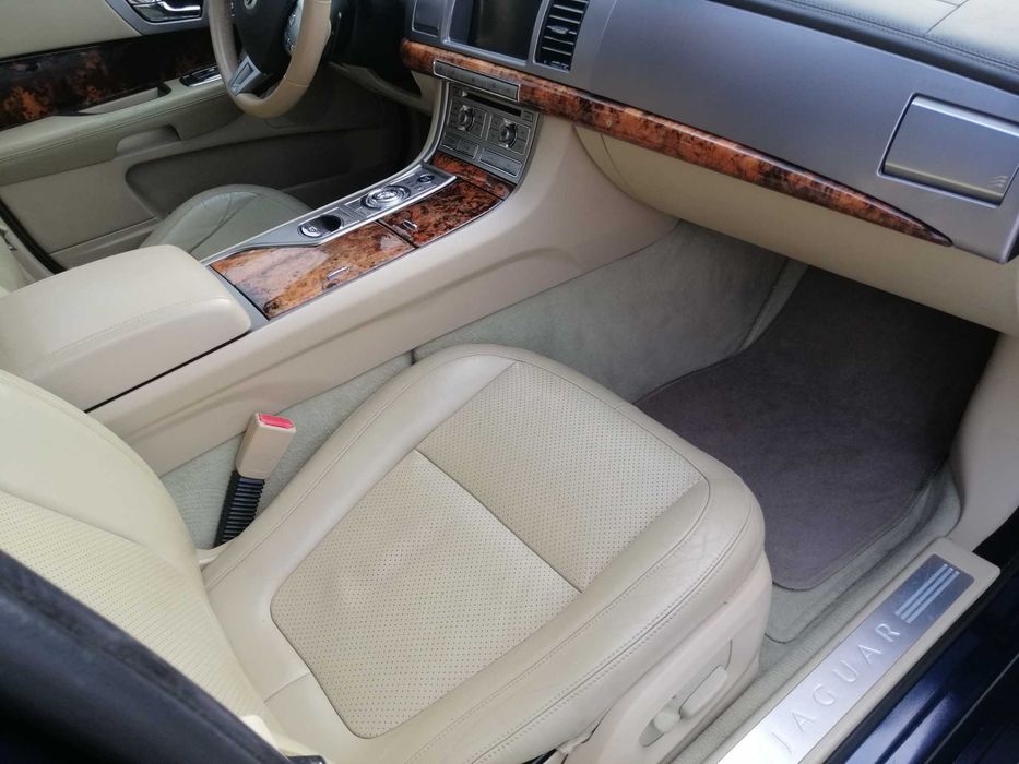 Jaguar XF rigorosamente impecável