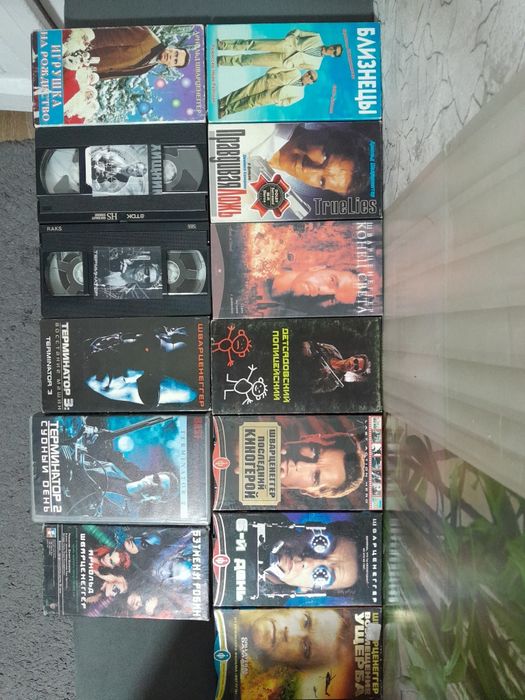 Видеокассеты відеокасети фильмы ужасы мультфильмы клипы футбол рыбалка