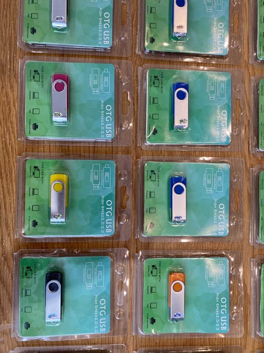 Pendrive USB 8GB wyprzedaż po sklepie dużo sztuk nowy rozne kolory