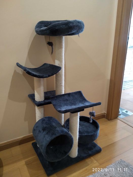 Arranhador Com Caminha