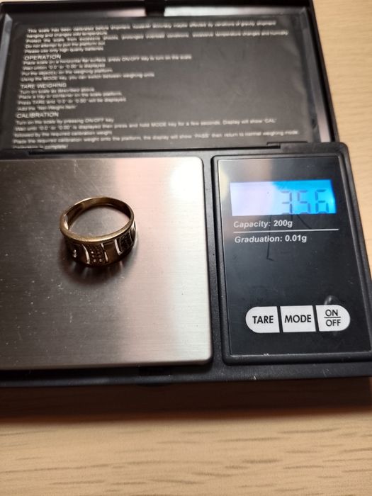 Złoty pierścionek z cyrkoniami pr.333