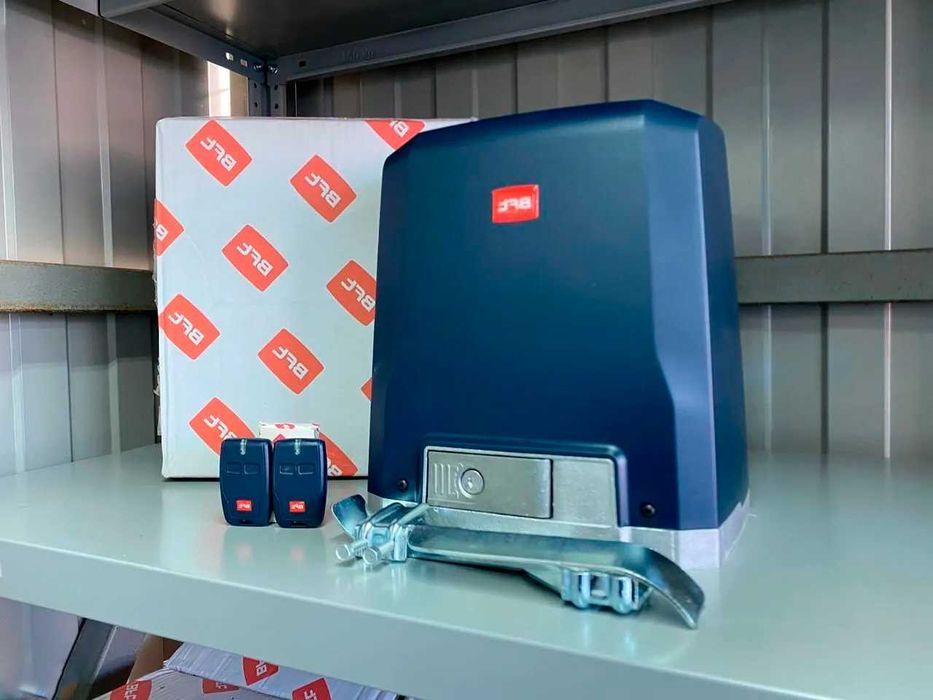 Автоматика привод X-boost 700 для відкатних воріт, Двигун На ворота