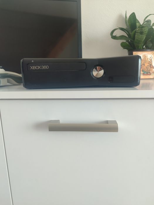 Xbox 360 slim ..
