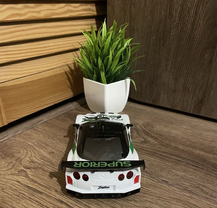 Дрифт машинка на радеокеруванні