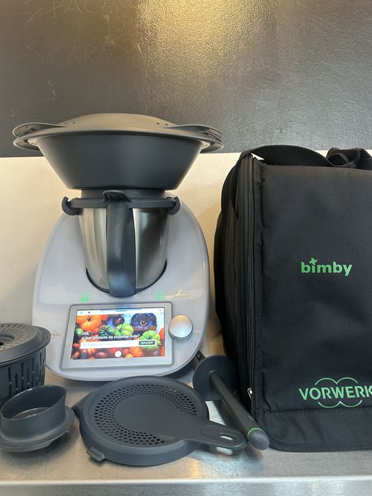Bimby TM6 com garantia como nova e 9 meses de uso