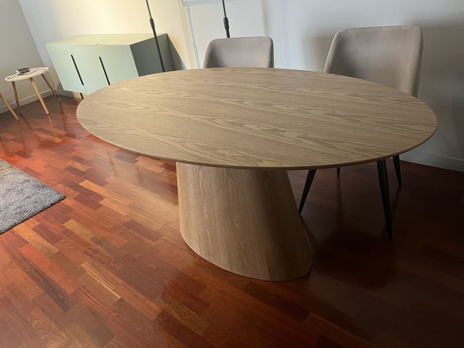Mesa de jantar Oval