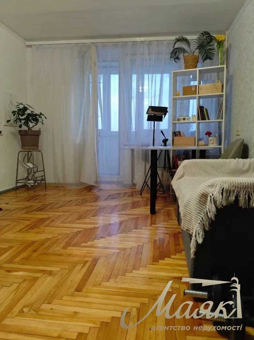 Продаж 1 кімнатної кварири Дніпровський район, вул. Весніна