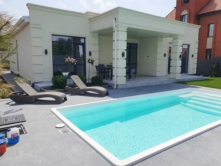 Продам дом с бассейном под отделку Новоалександровка