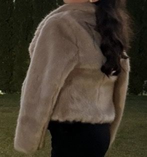 Дуже гарна штучна шубка