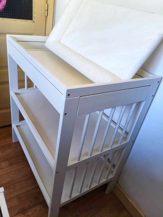 Trocador IKEA GULLIVER Branco + Muda-Fraldas VÄDRA