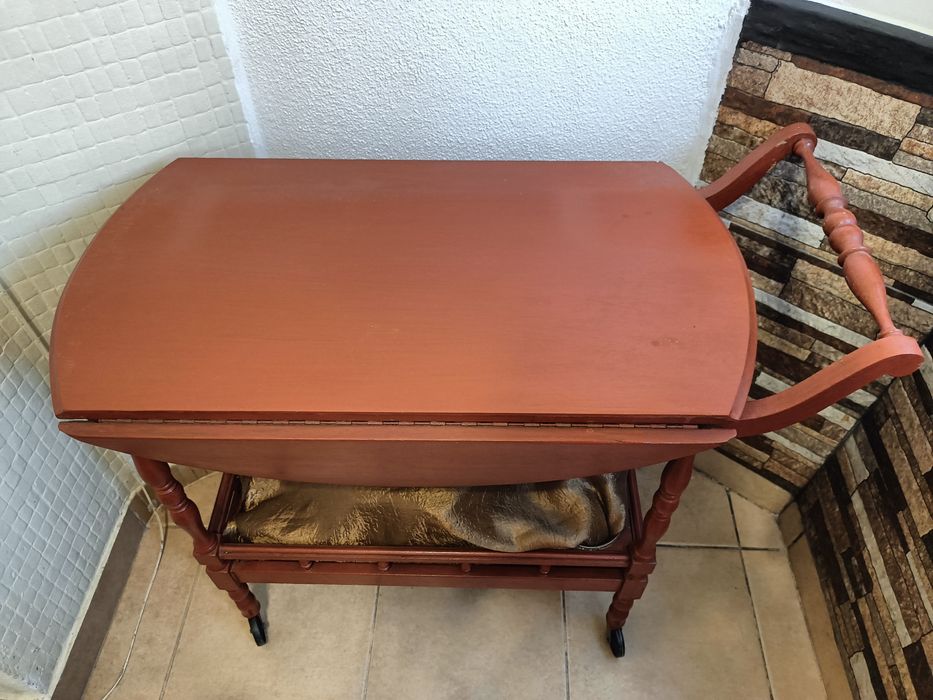 Mesa de jantar com rodízios, de dois andares, moderna e rebatível, convertível em formatos retangular e redondo, com bonita cor, como novo