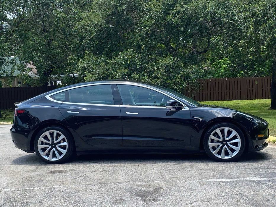 Tesla Model 3      2020