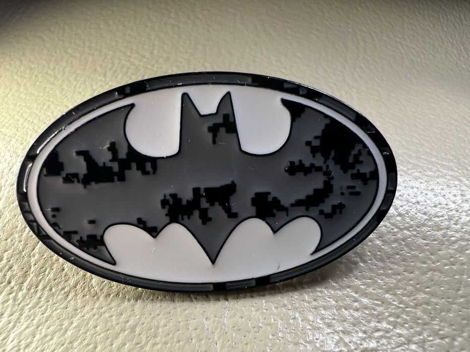Broszka przypinka metalowa pin jak Batman