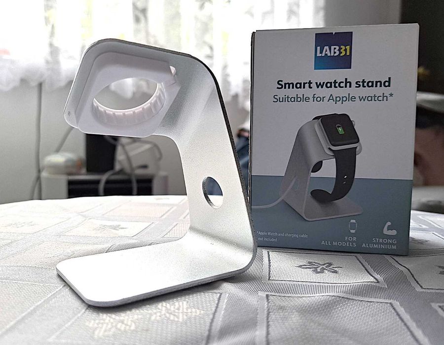 Nowa, aluminiowa podstawka do ładowania Apple Watcha.