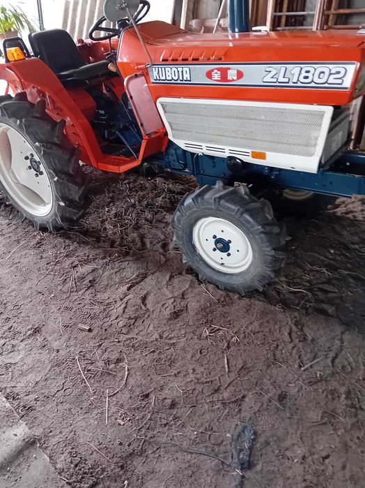 Trator Kubota ZL1802 (20cv)