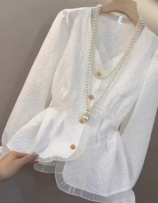 Блузка біленька..