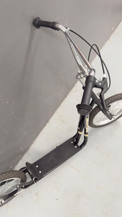 Trotinet em otimo estado .