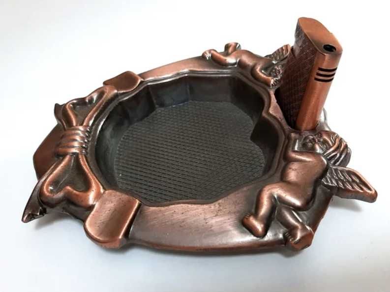 Conjunto de 3 Cinzeiros com Isqueiro para Coleção