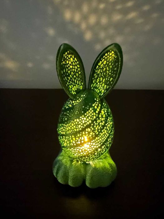 Ręcznie robiona lampka nocna LED – Zajączek Wielkanocny