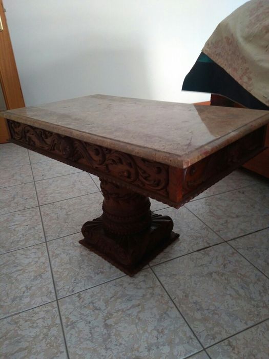 Mesa de centro , em mogno