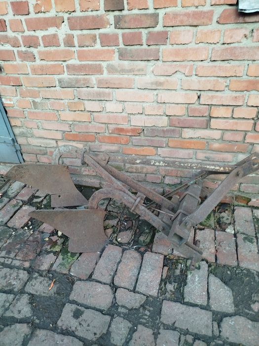 Продам        плуг