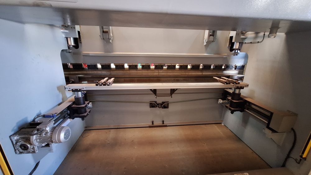 Quinadeira CNC PCN3160