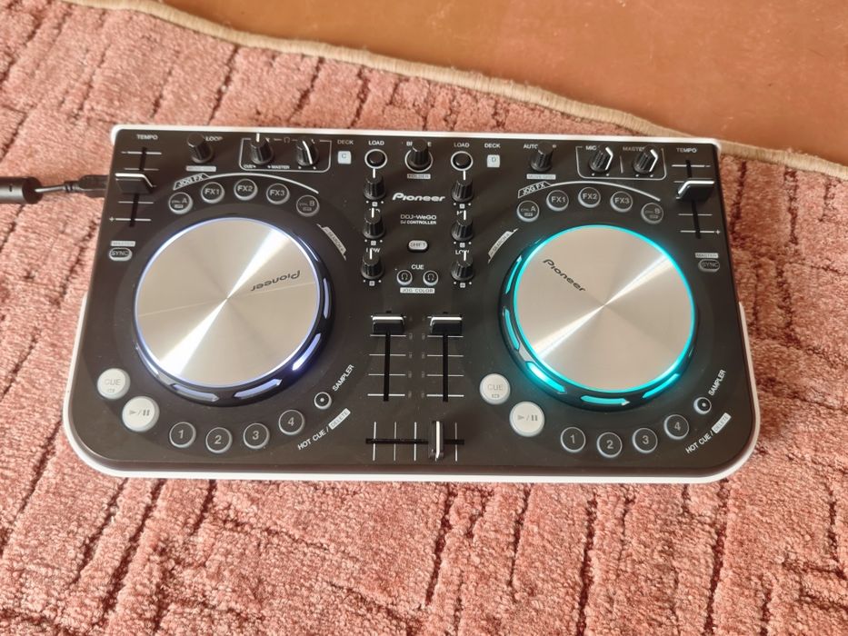 DJ-контролер Pioneer DDJ-WeGO K в ідеалі + кабелі