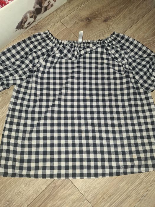 Bluzka w kratkę.