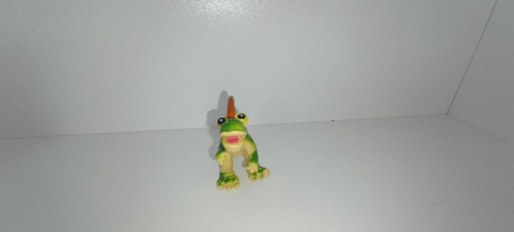 5 figurek dinozaurów