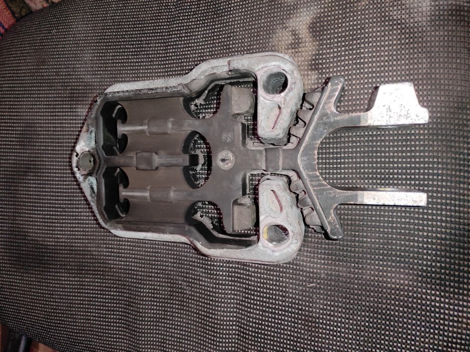 Подушка двигуна акпп задня нижня Ford Escape Kuga MK4 MK3