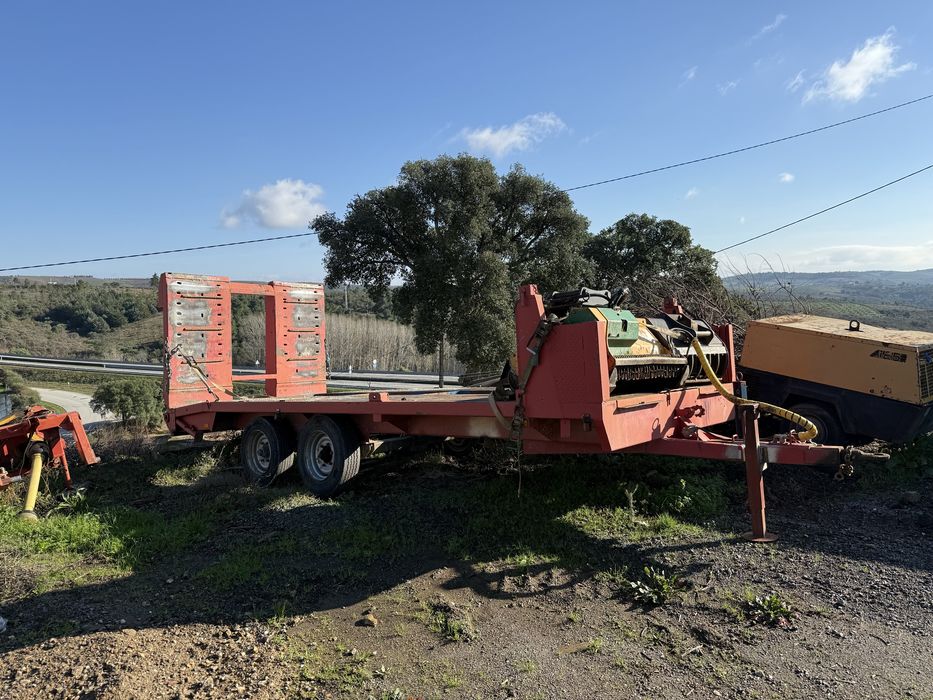 Reboque porta maquinas