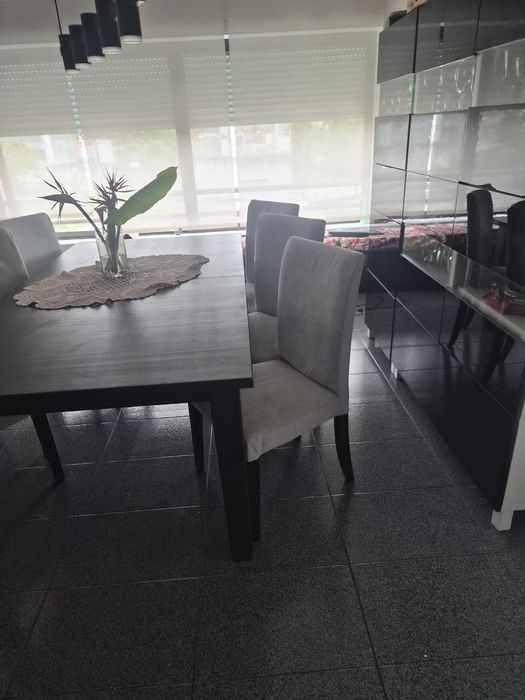 Mesa de sala de jantar e 6 cadeiras