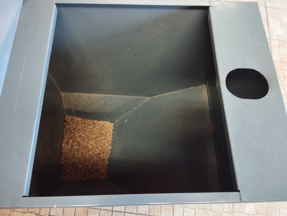 Depósito de Pellets 150L – Chapa Lacada – Excelente Estado