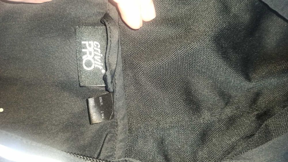 Бігова вітрівка Crivit Pro розмір М. 
Стильна і функціональна вітрівка