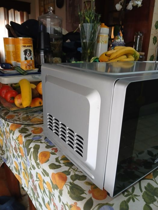 Microondas semi-novo Orbegozo 1100 watts