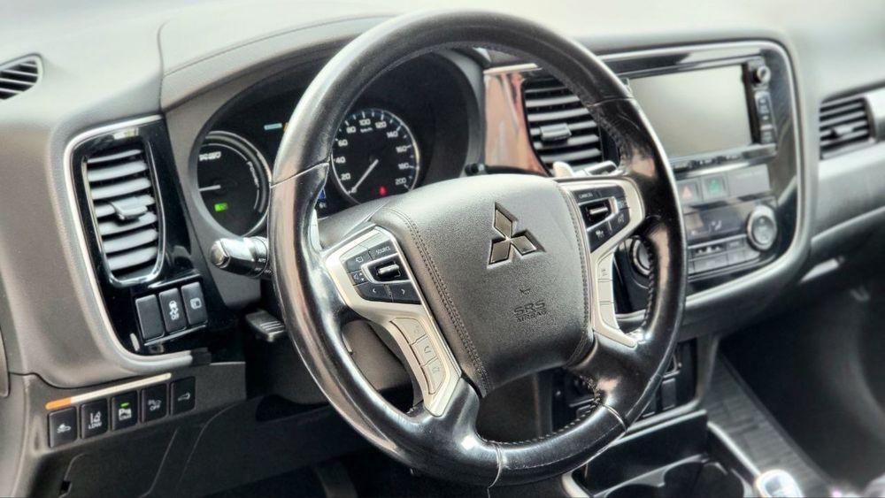 Mitsubishi Outlander PHEV 2.0 4WD 2016p