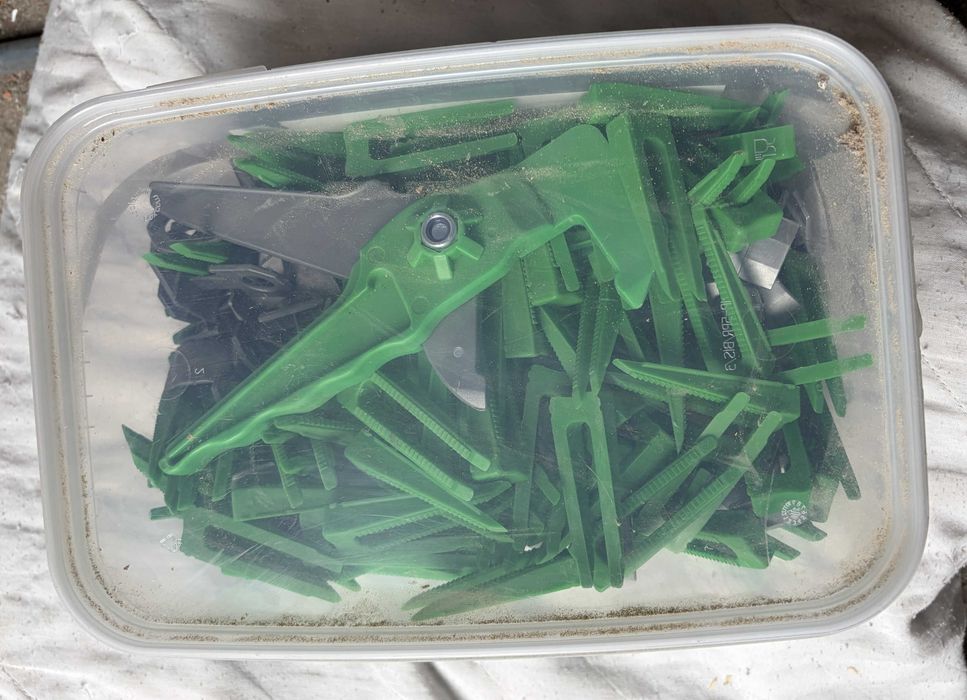 Kit Nivelamento Azulejos Meister 351 Peças Alicate Cunhas Pavimento