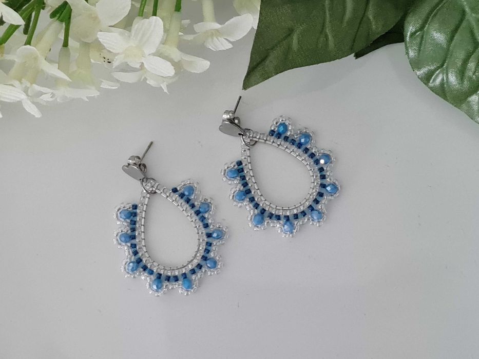 Kolczyki handmade w kształcie łezki niebieskie na sztyfcie