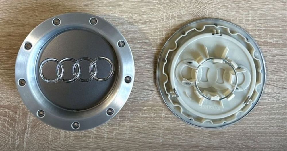 Vendo três tampas de Jantes Audi cada uma 20€